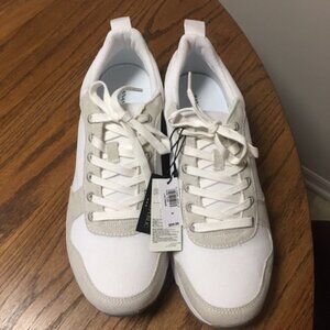 NEW W/Tags Men's  Banana Republic Sneakers  Size 10